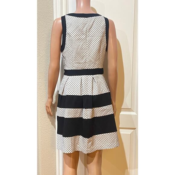 Elle Sleeveless Short Dress Size 4 - Picture 5 of 7